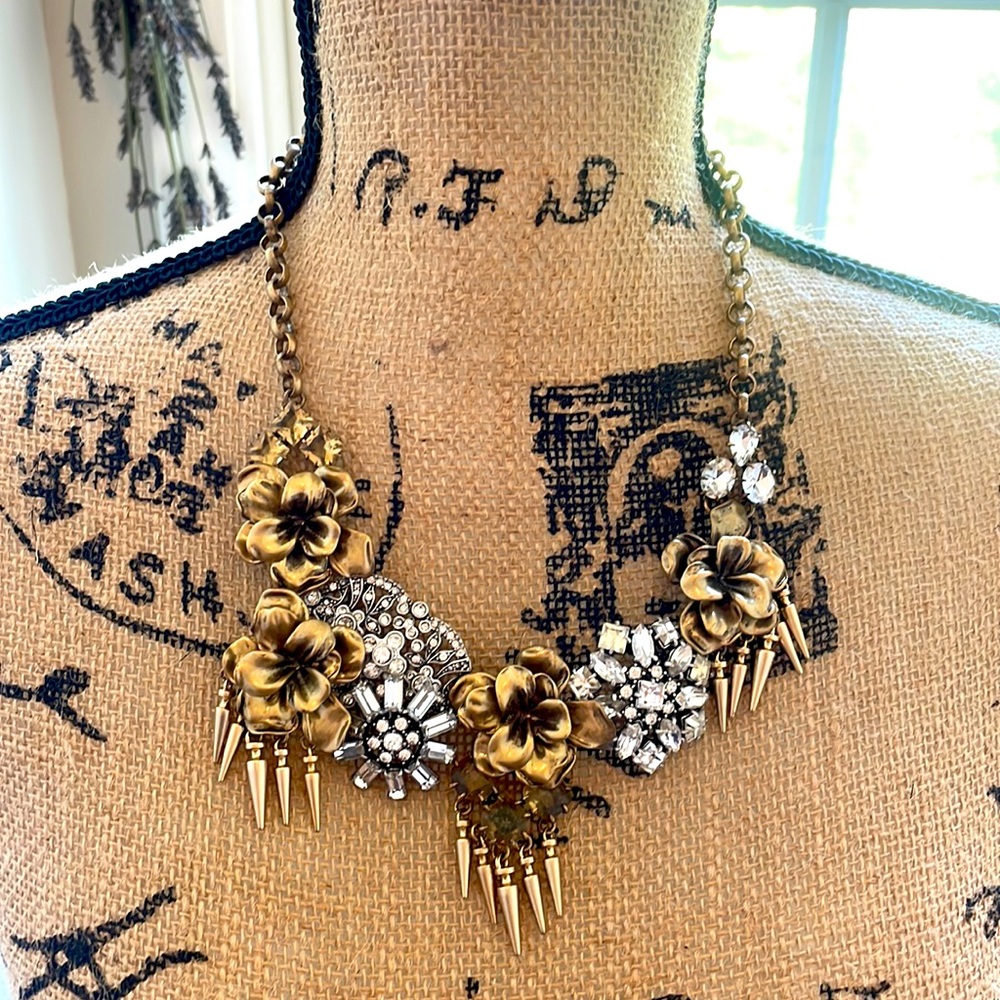 Stella and Dot necklace and earrings set